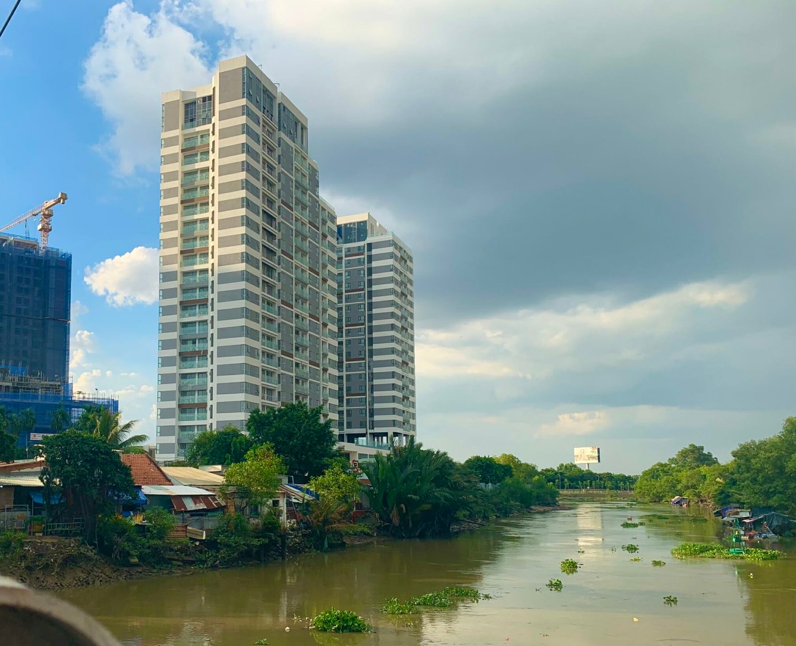 Công ty bất động sản Happy Land