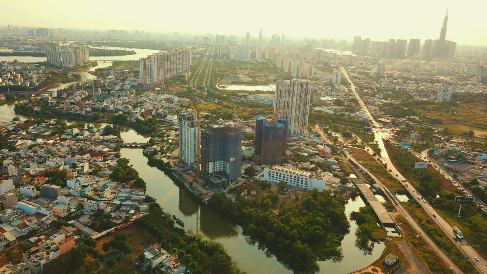 Công ty bất động sản Happy Land
